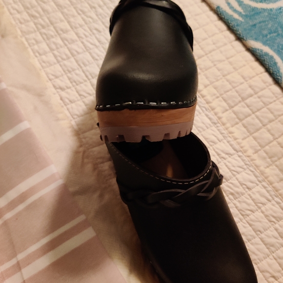 Clogs - Picture 6 of 6